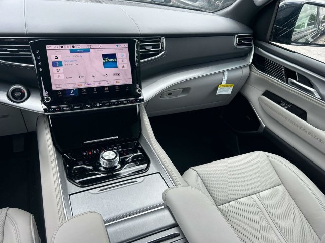 New 2026 Jeep Grand Wagoneer L Limited AWD/4WD image 15