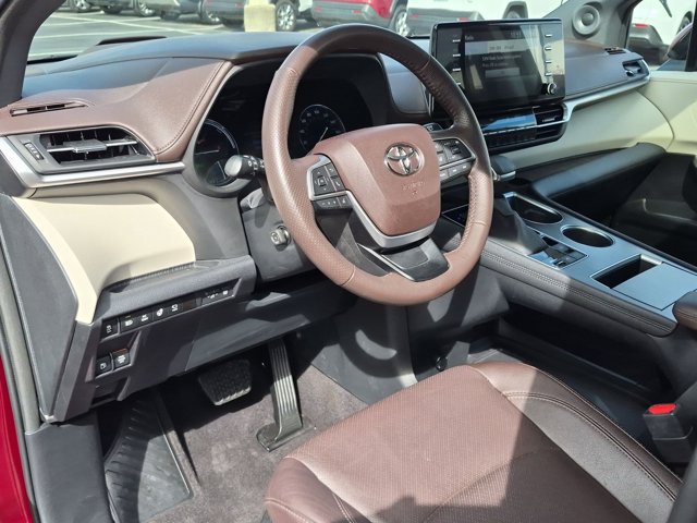 Certified 2023 Toyota Sienna Platinum FWD image 4