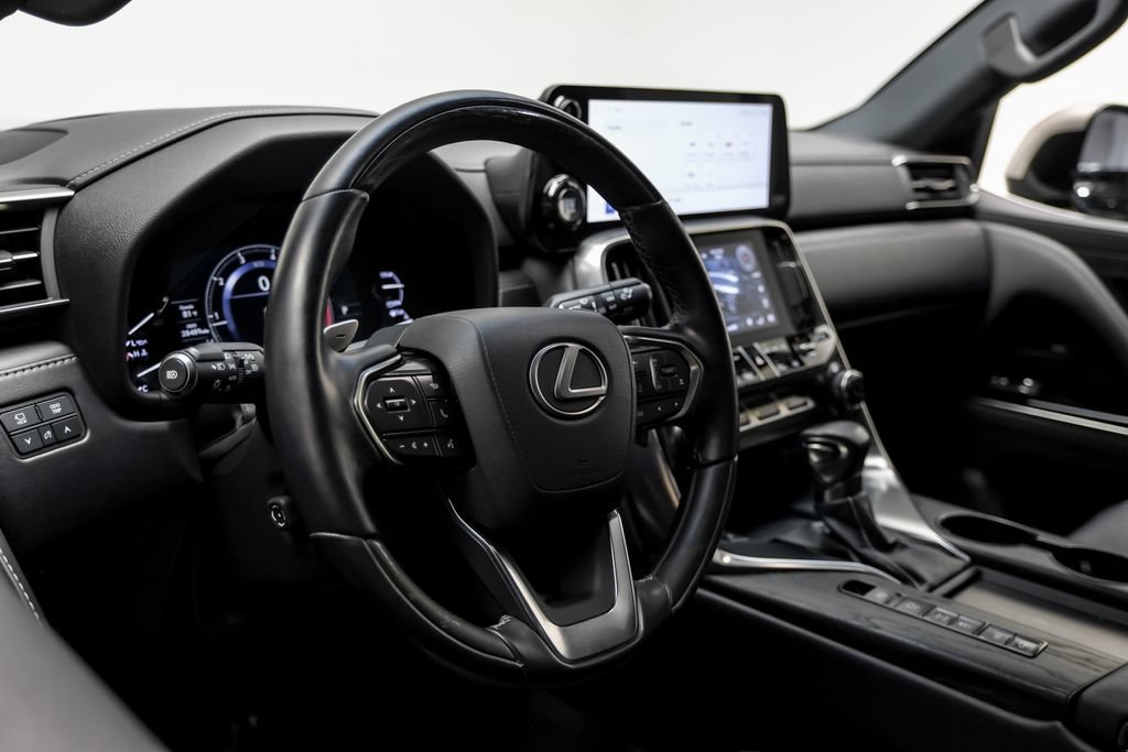 Used 2022 Lexus LX 600 4WD w/ Luxury Package image 23
