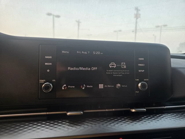 Used 2024 Kia Carnival LX FWD image 5