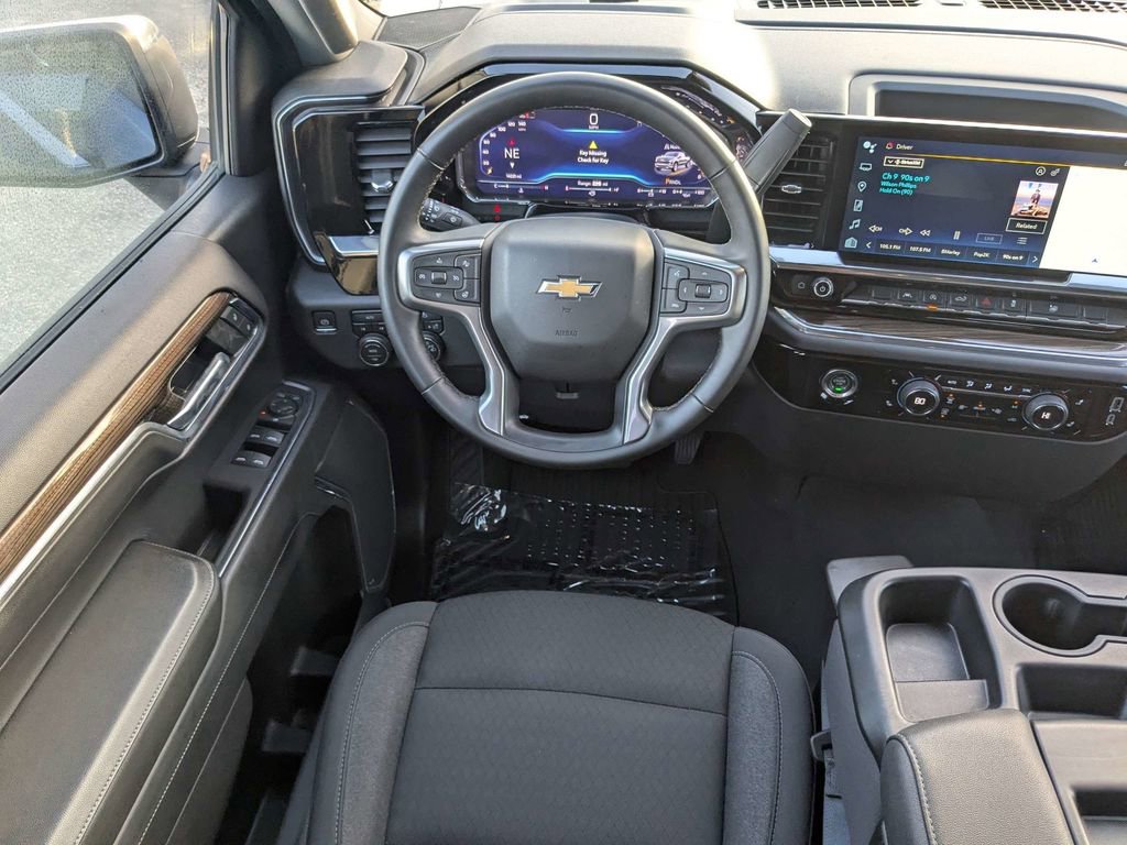 Used 2024 Chevrolet Silverado 1500 LT AWD/4WD image 16