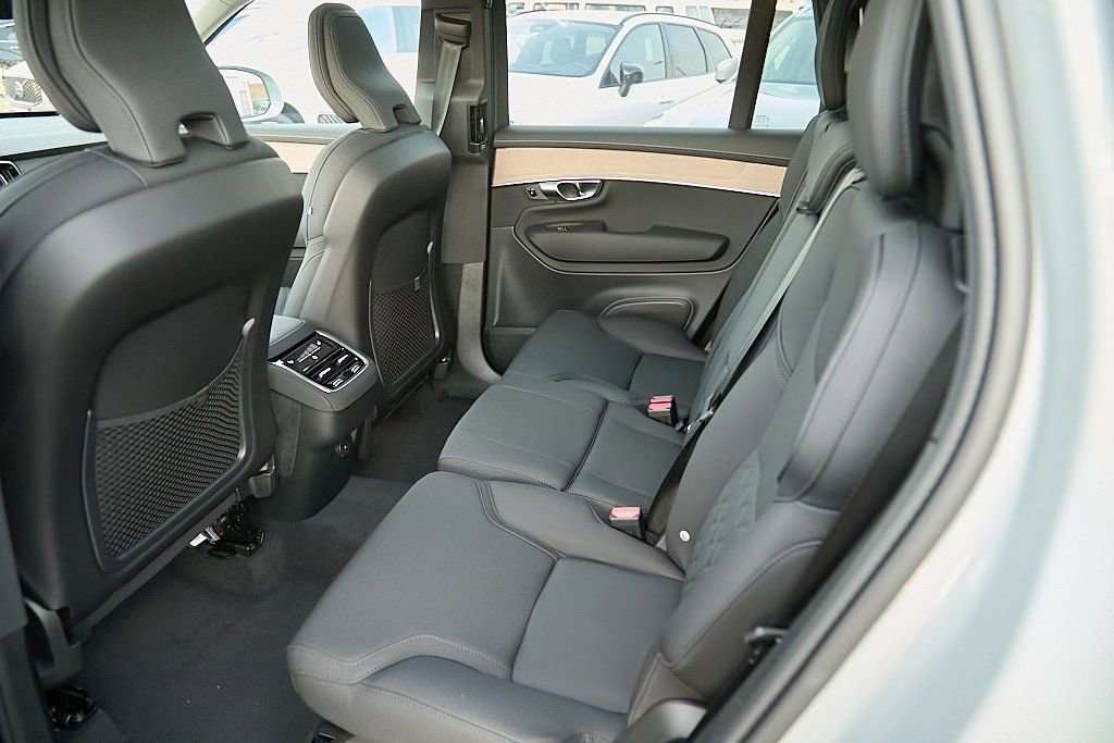 New 2026 Volvo XC90 B6 Plus w/ Protection Package Premier image 18