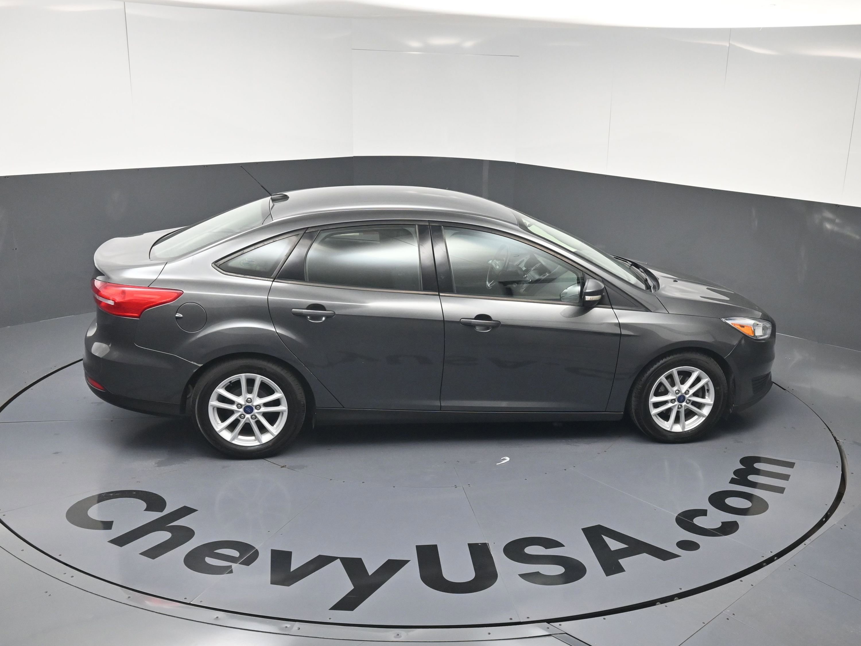 Used 2018 Ford Focus SE w/ Cold Weather Package FWD image 33