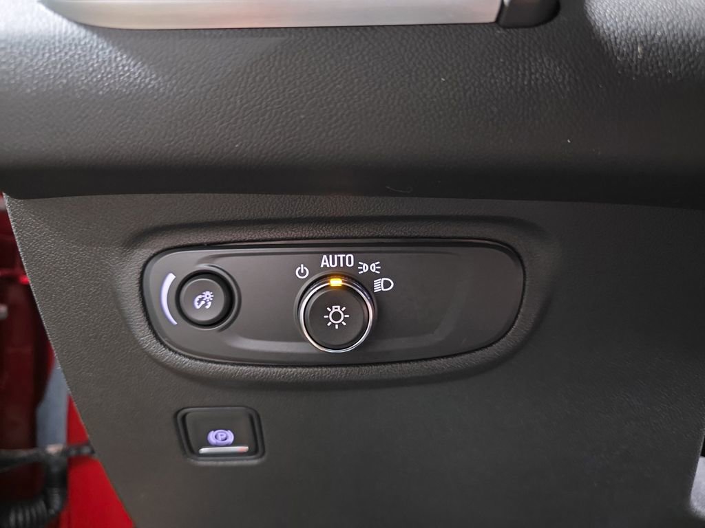 Used 2024 GMC Terrain SLE w/ Driver Convenience Package image 25