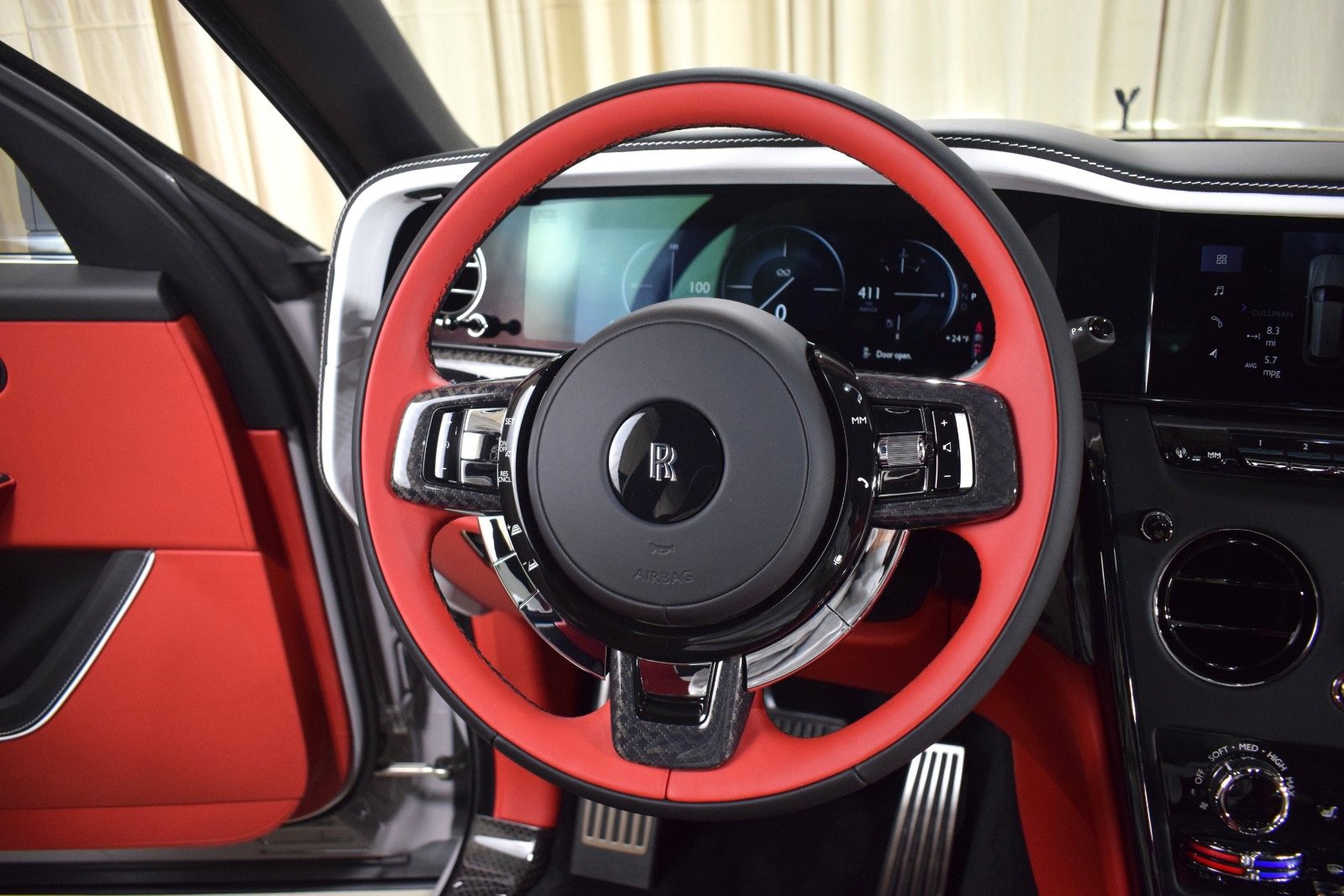 New 2026 Rolls-Royce Cullinan Black Badge image 27