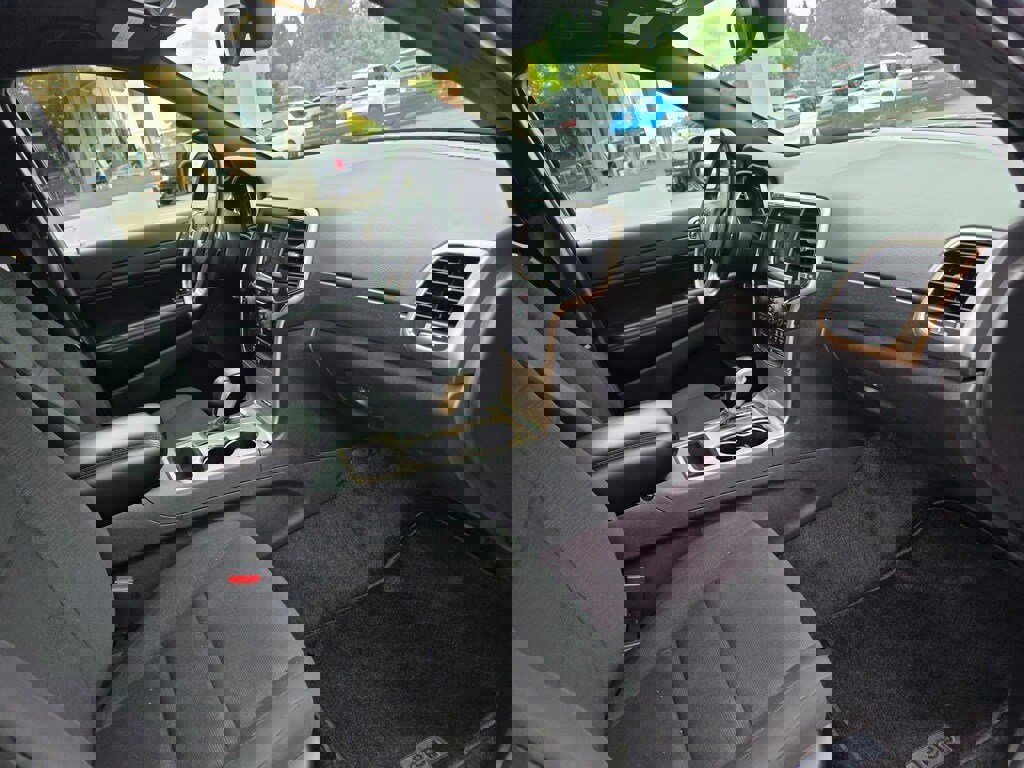 Used 2017 Jeep Grand Cherokee Laredo w/ Quick Order Package 23E image 25