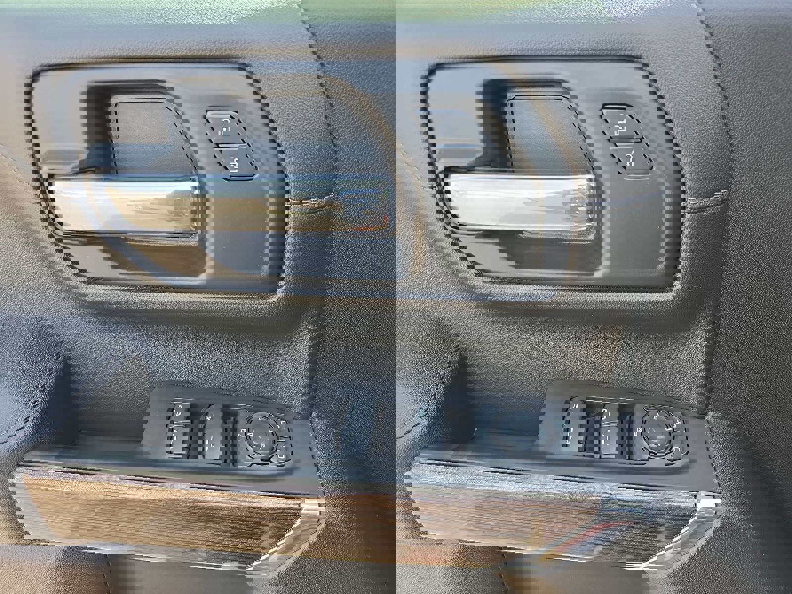 Used 2021 Chevrolet Silverado 1500 RST w/ Z71 Off-Road Package image 30