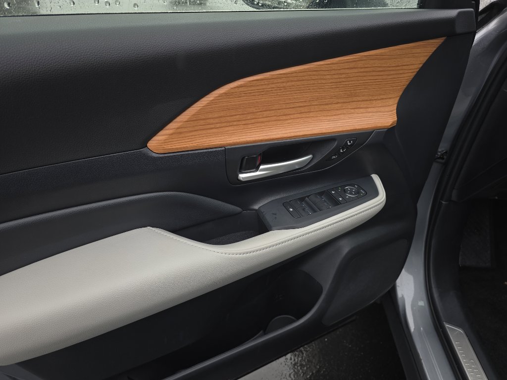 Used 2026 Toyota Grand Highlander Platinum image 13