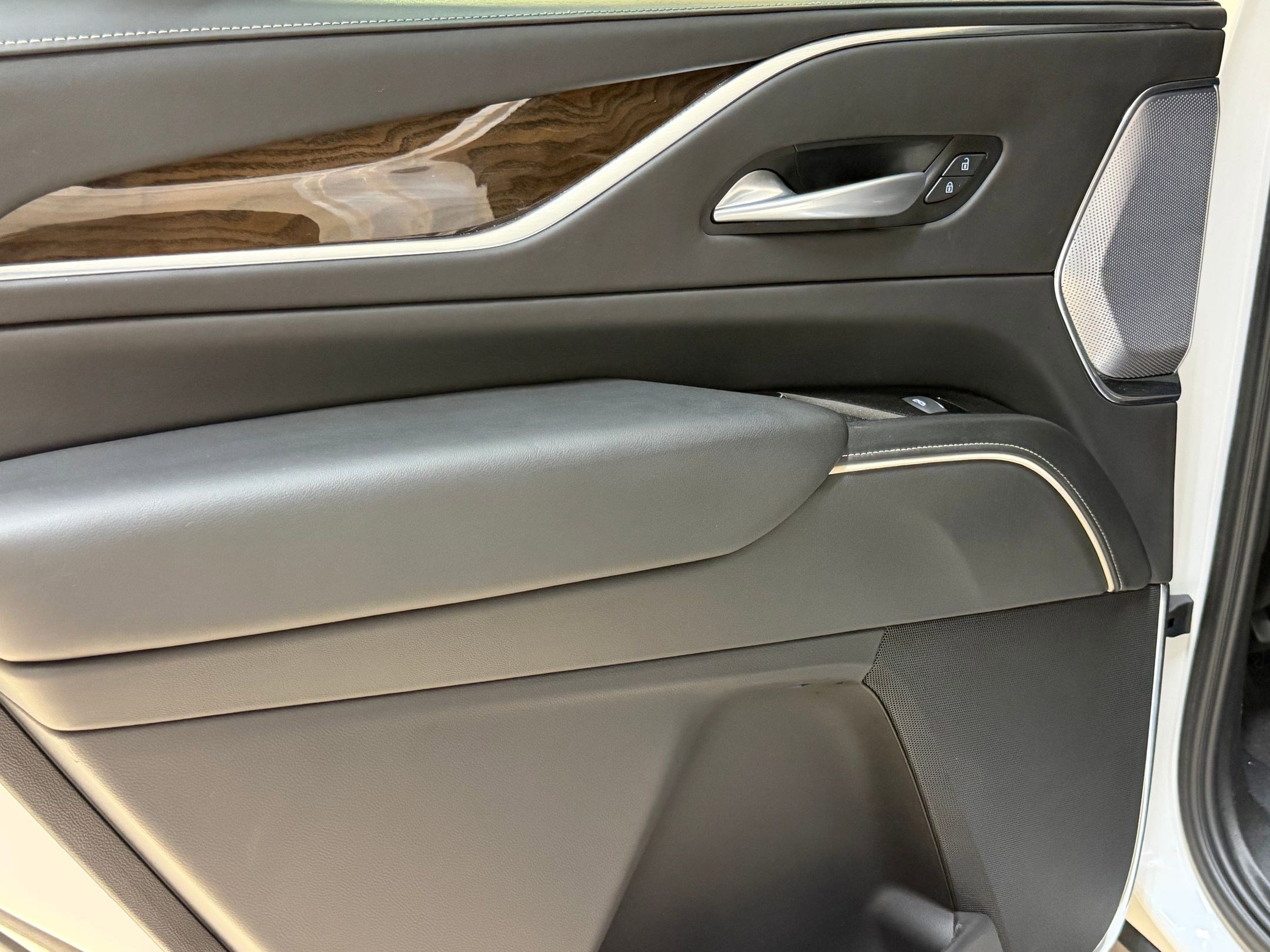 Certified 2024 Cadillac Escalade Sport Platinum w/ LPO, ONYX Package image 44