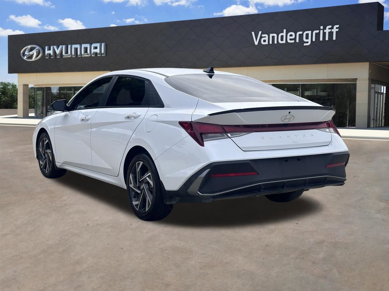 Used 2025 Hyundai Elantra Sport FWD image 10