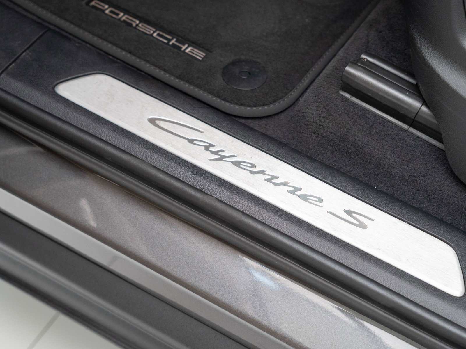 Certified 2025 Porsche Cayenne S image 15