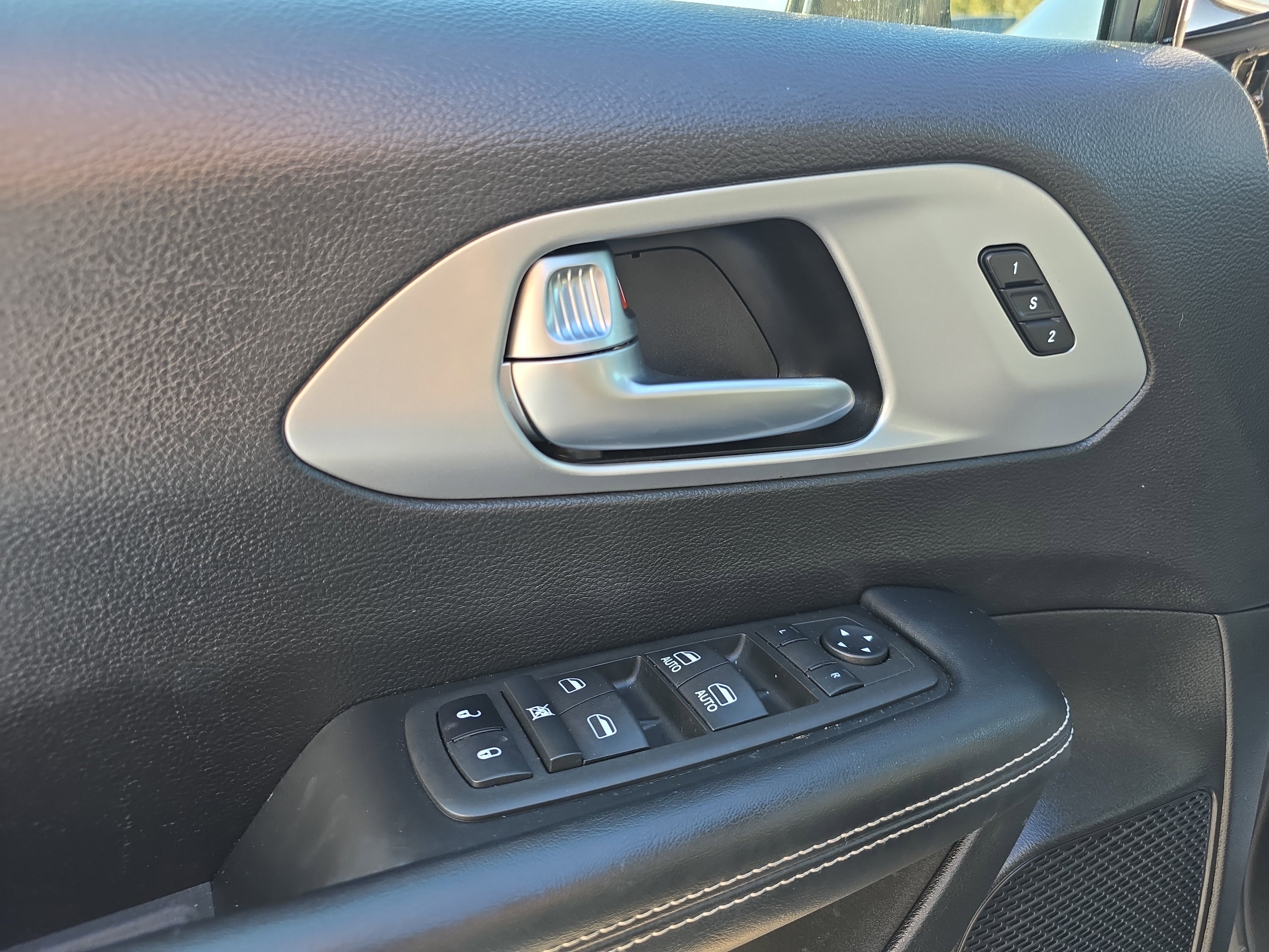 Used 2021 Chrysler Pacifica Touring-L w/ S Appearance Package image 18