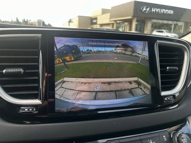 Used 2024 Chrysler Pacifica Touring-L image 23
