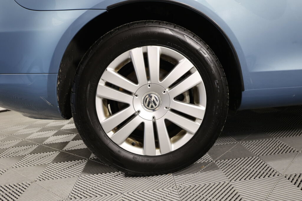Used 2008 Volkswagen Eos 2.0T FWD image 8