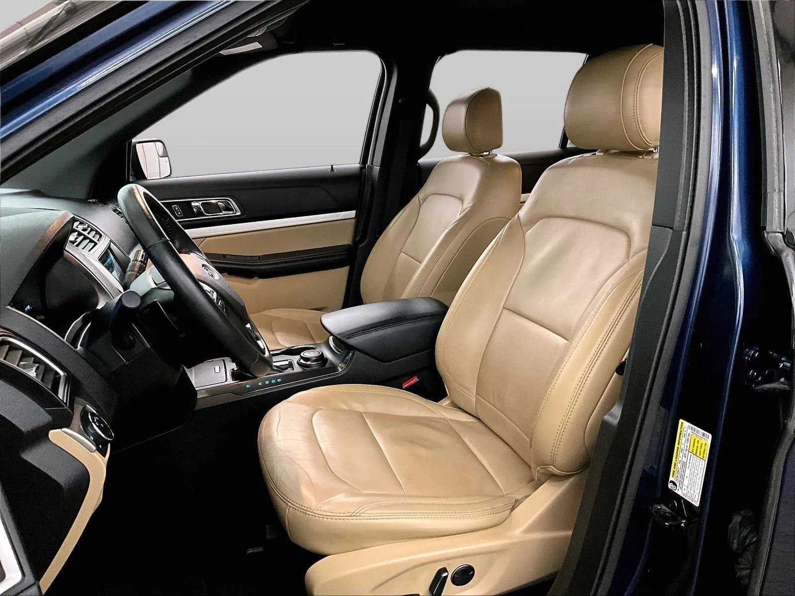 Used 2017 Ford Explorer XLT w/ Equipment Group 202A image 25