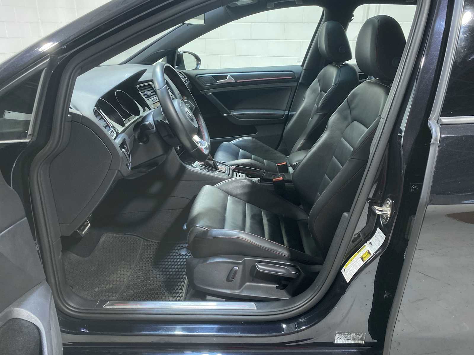 Used 2018 Volkswagen GTI SE w/ SE Leather Package image 2