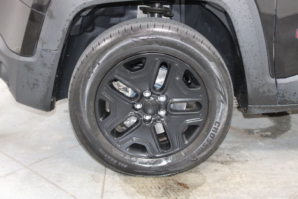 Used 2018 Jeep Renegade Trailhawk AWD/4WD image 18