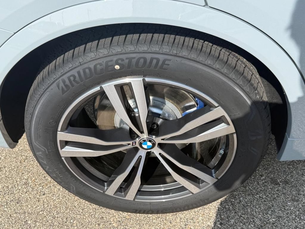 New 2027 BMW X7 xDrive40i w/ M Sport Package AWD/4WD image 4