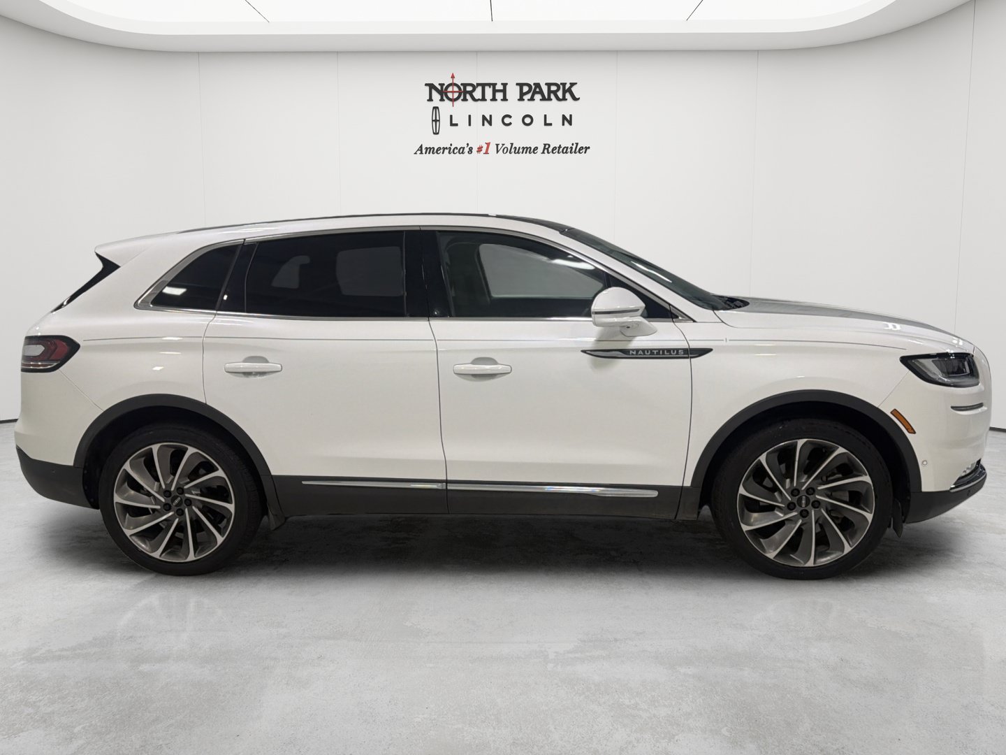 Used 2022 Lincoln Nautilus Reserve w/ Equipment Group 202A AWD/4WD image 6