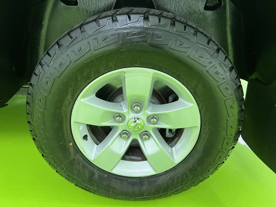 Used 2018 RAM 1500 Express RWD image 14