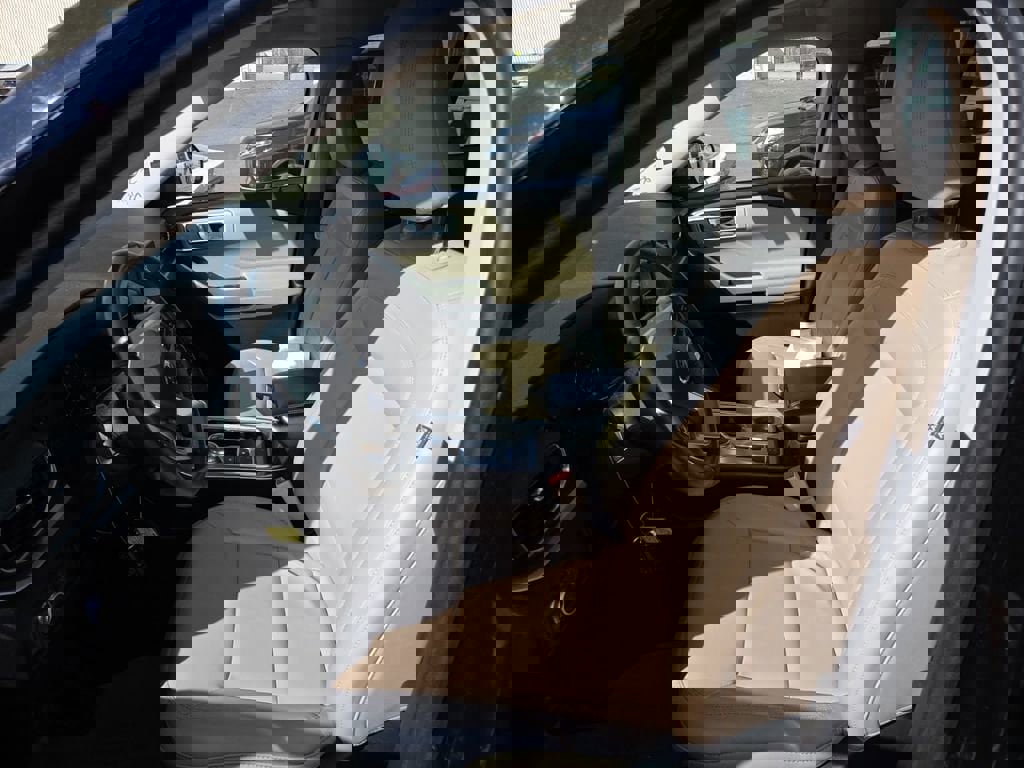 Used 2022 Ford Explorer XLT w/ Equipment Group 202A image 3