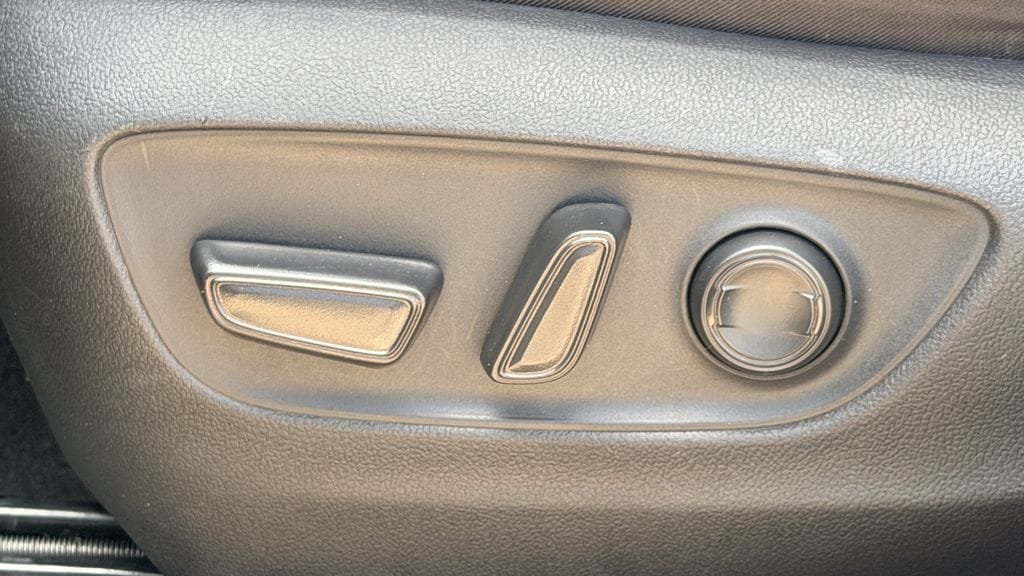 Used 2025 Toyota RAV4 XLE FWD image 26