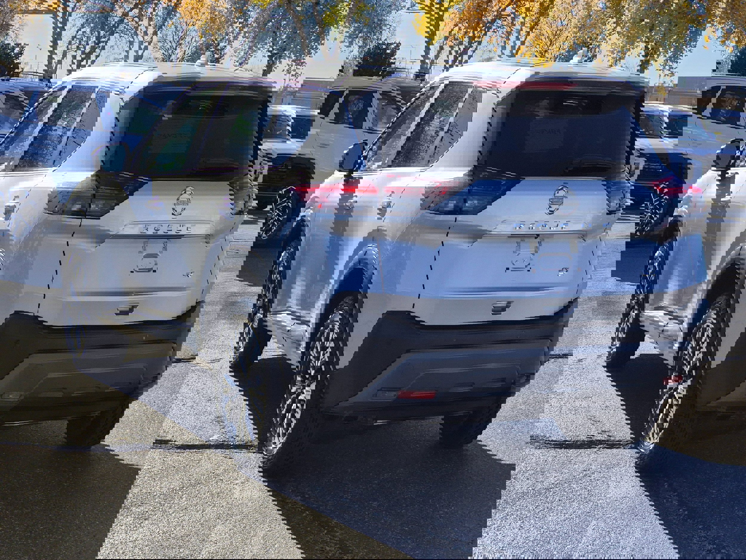 Used 2023 Nissan Rogue SV image 6