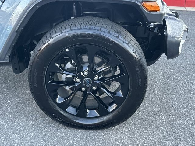 Certified 2025 Jeep Wrangler Unlimited Sahara w/ Safety Group image 14