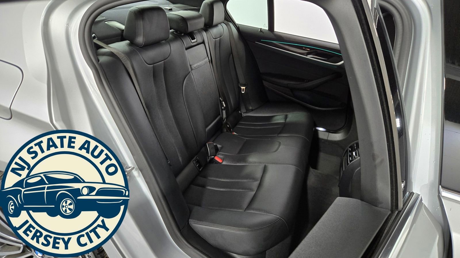 Used 2018 BMW 530i xDrive w/ Premium Package image 32