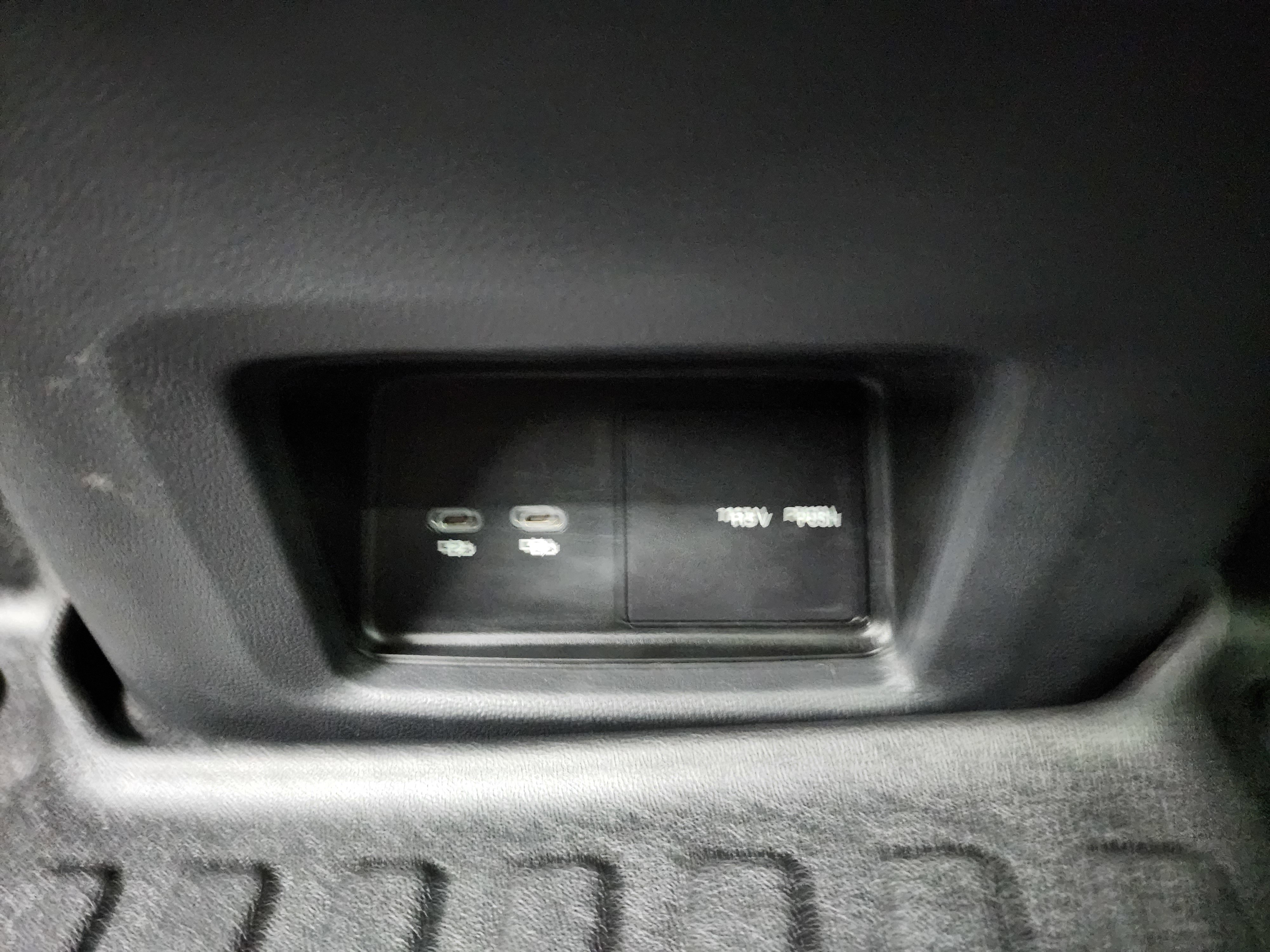 Used 2025 Volkswagen Atlas SE image 40