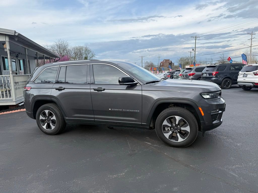 Used 2024 Jeep Grand Cherokee Limited 4xe w/ Luxury Tech Group II AWD/4WD image 4
