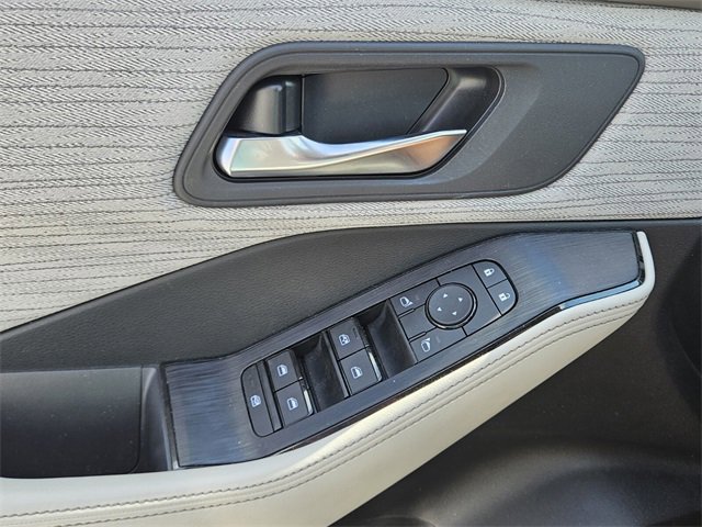 Used 2023 Nissan Rogue SV image 28