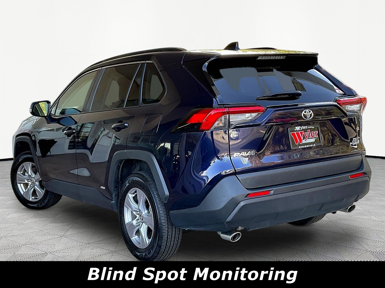 Used 2025 Toyota RAV4 XLE AWD/4WD image 4