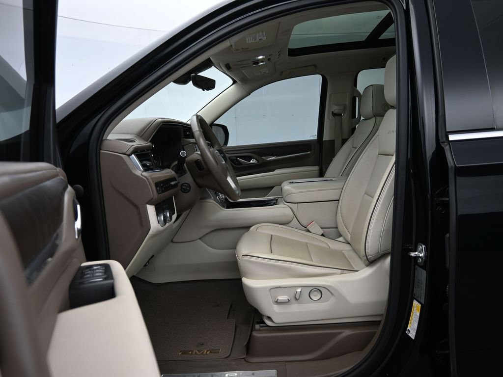 Used 2021 GMC Yukon XL Denali w/ Denali Premium Package RWD image 34