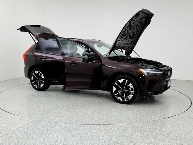 New 2026 Volvo XC60 B5 Plus w/ Climate Package image 10
