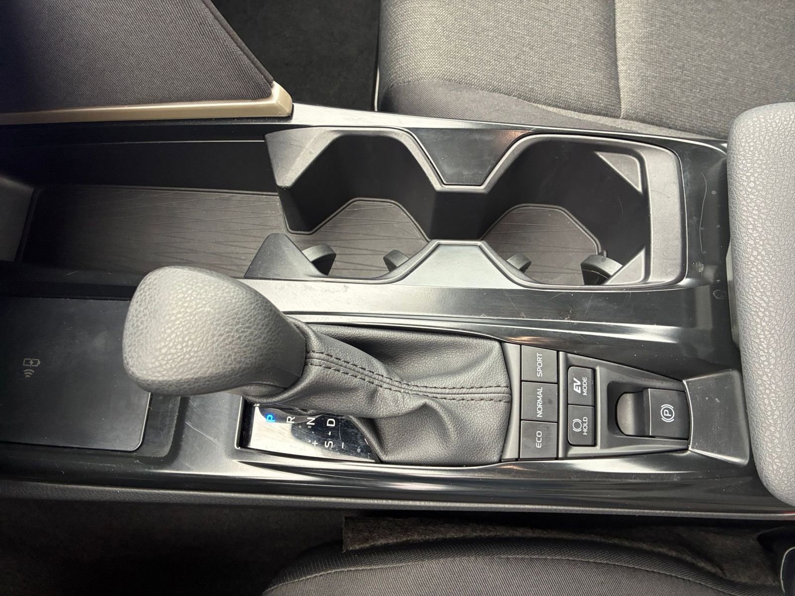 Used 2025 Toyota Camry LE image 40