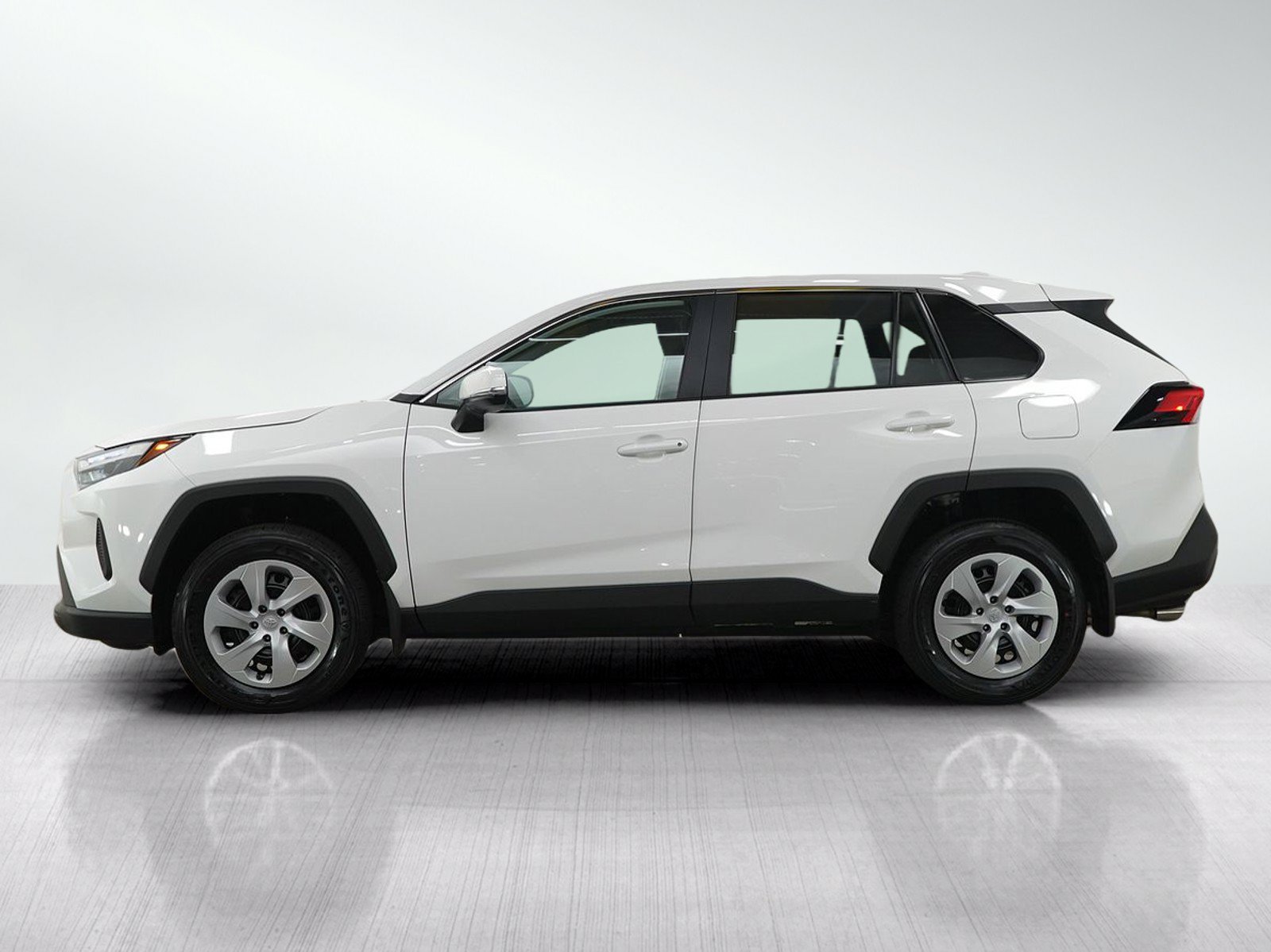 Used 2025 Toyota RAV4 LE AWD/4WD image 2