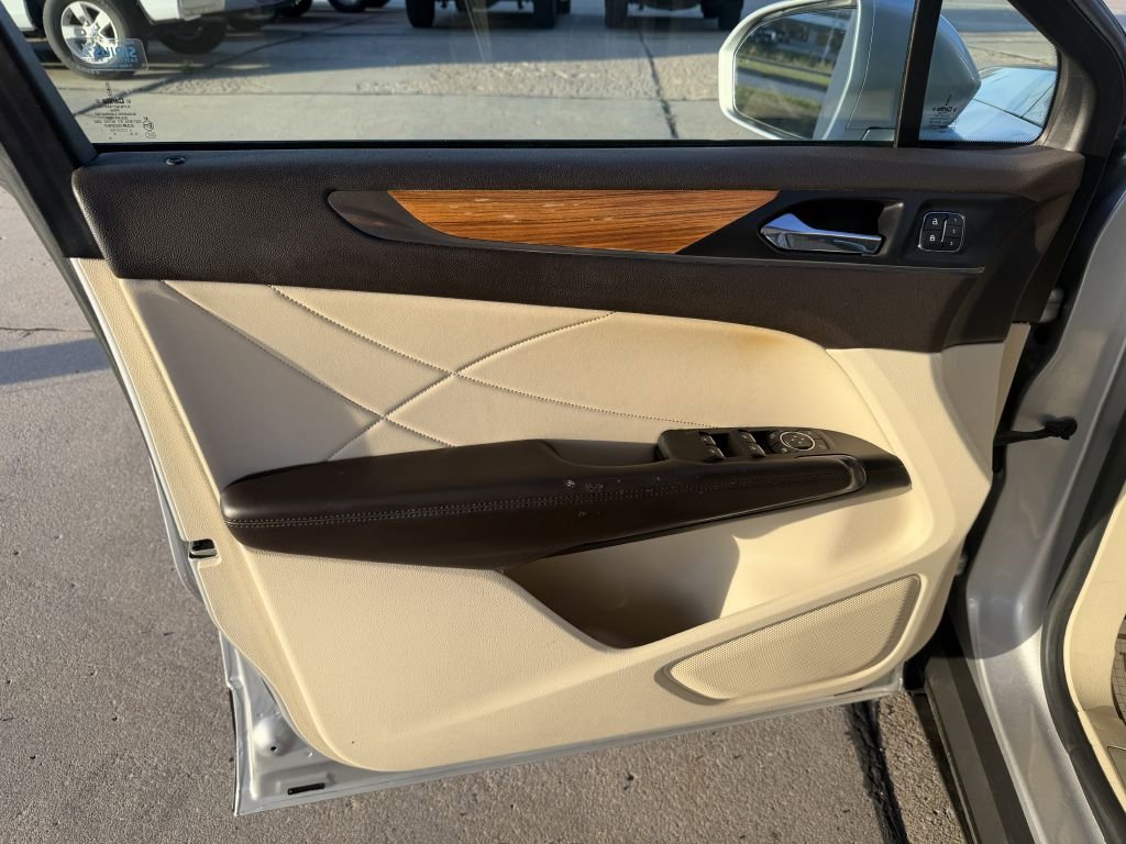 Used 2015 Lincoln MKC AWD w/ Equipment Group 102A Reserve image 10