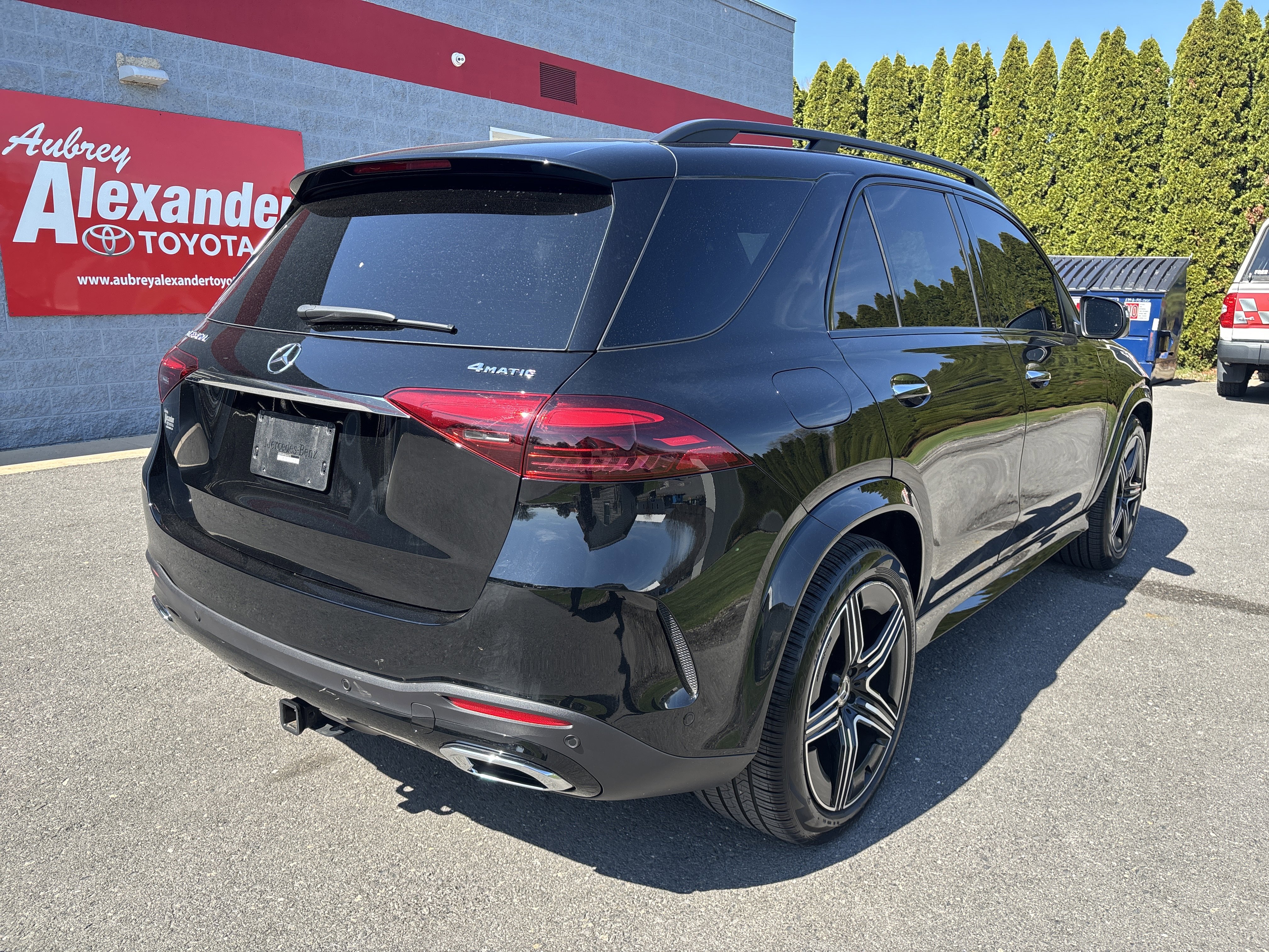 Used 2025 Mercedes-Benz GLE 350 4MATIC image 3