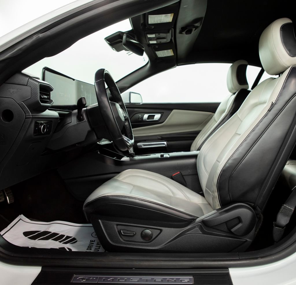 Used 2024 Ford Mustang Premium image 8