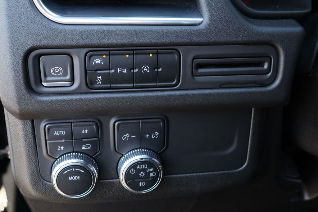 Certified 2023 GMC Yukon SLE image 12