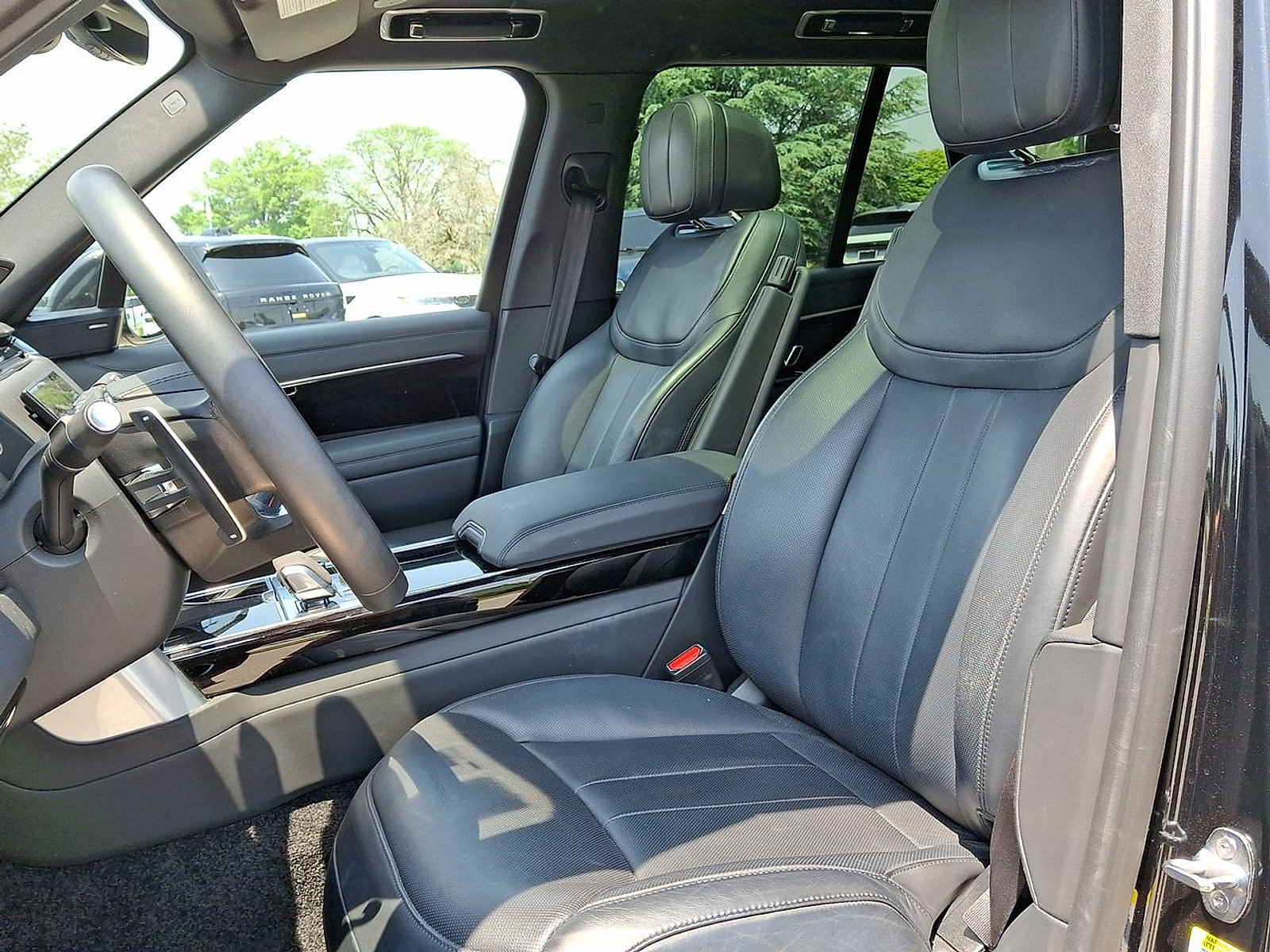 Certified 2023 Land Rover Range Rover SE image 17