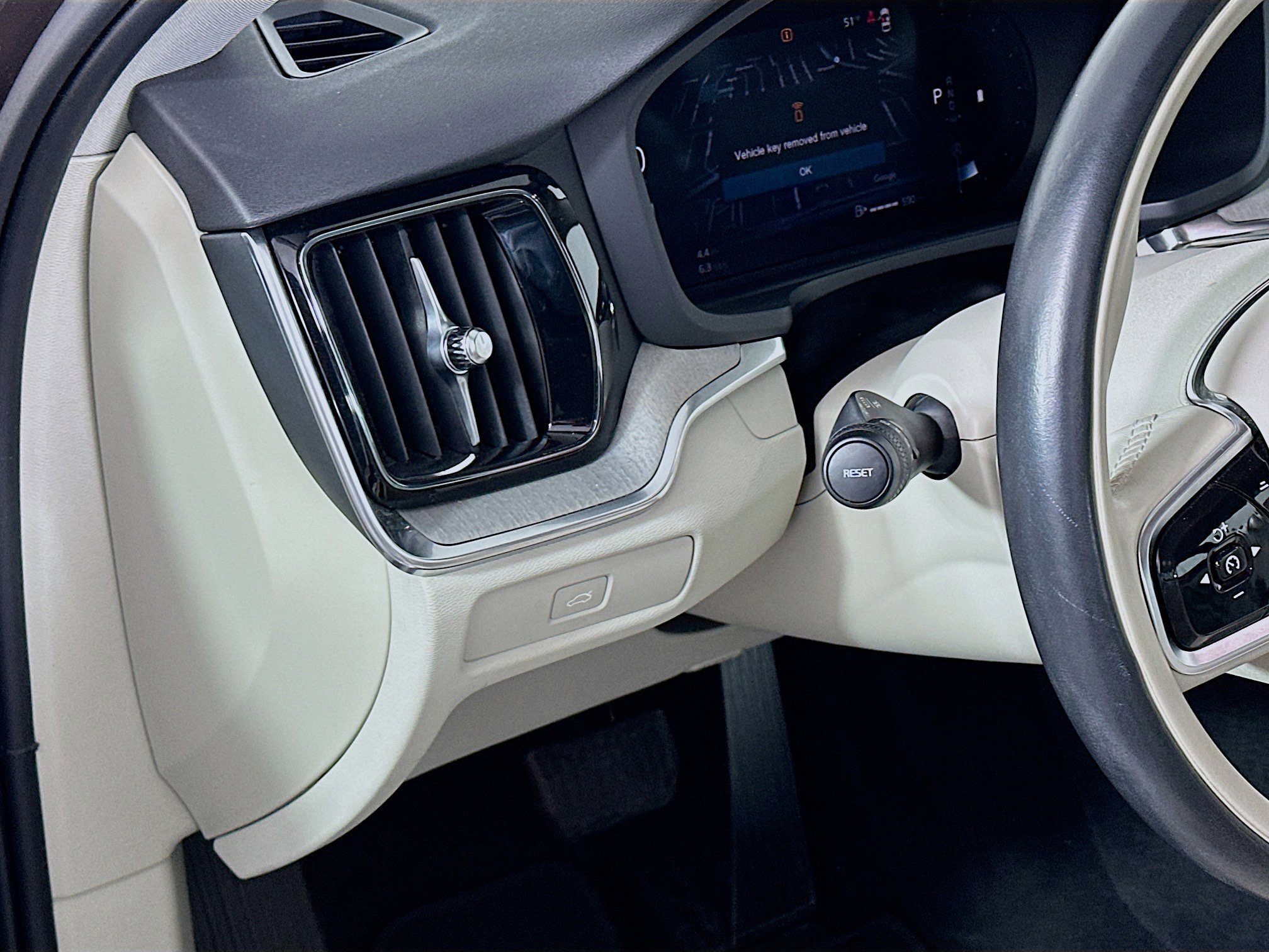 Used 2024 Volvo S60 B5 Plus image 17