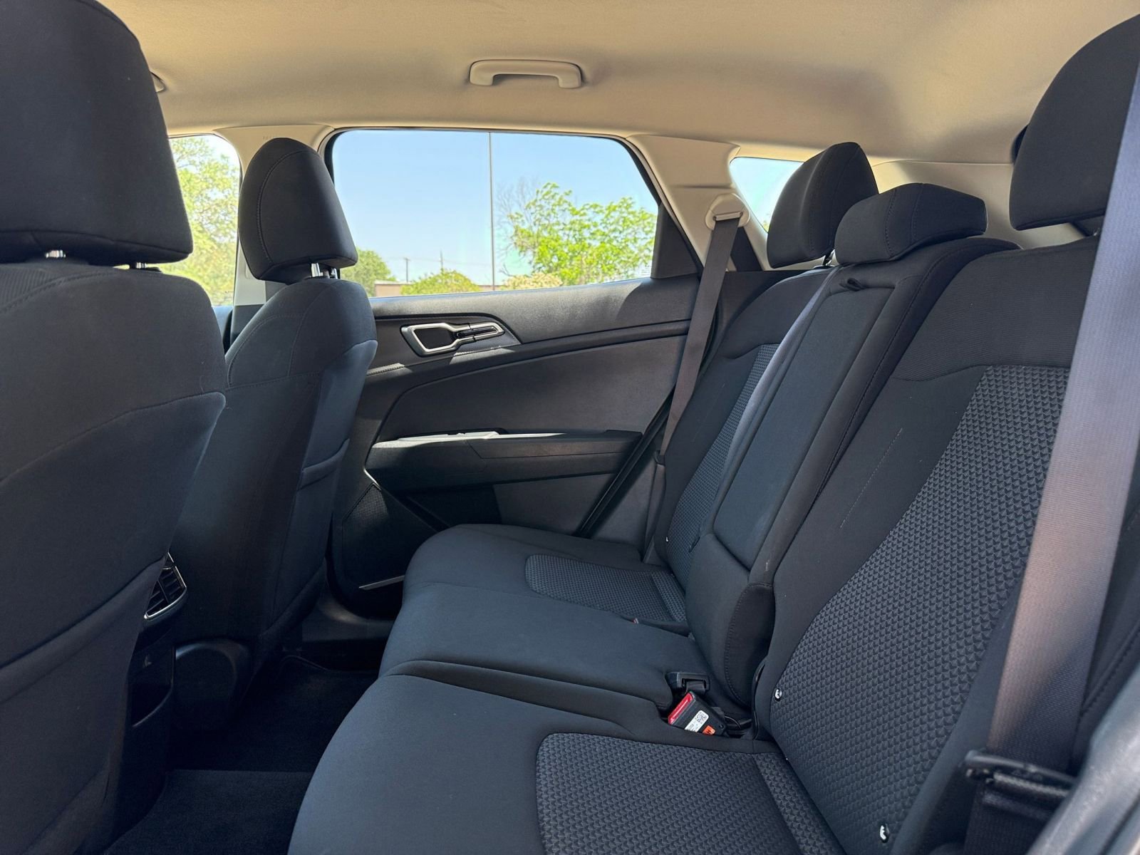Used 2025 Kia Sportage LX FWD image 25