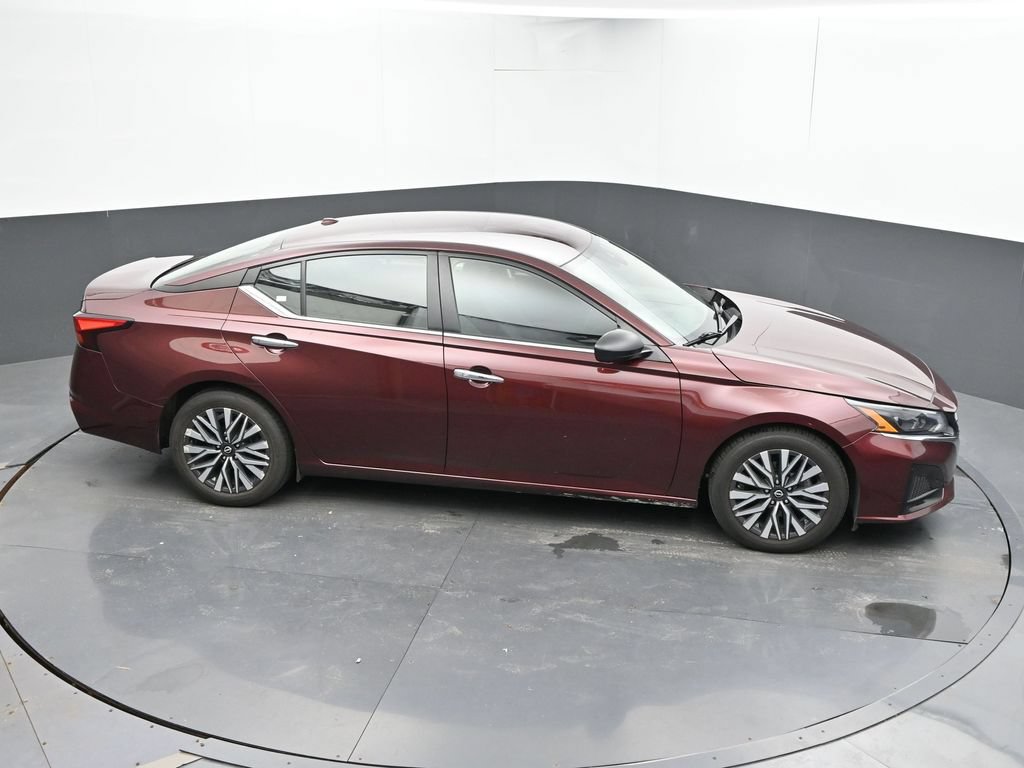 Used 2024 Nissan Altima 2.5 SV FWD image 34