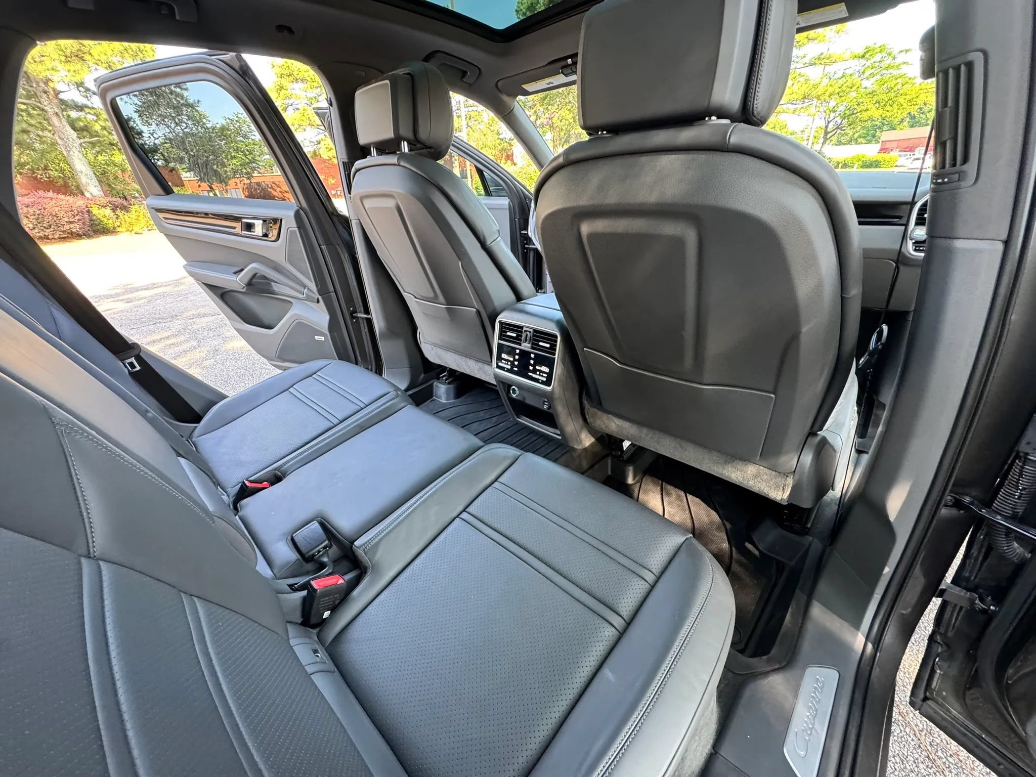 Used 2019 Porsche Cayenne AWD/4WD image 26