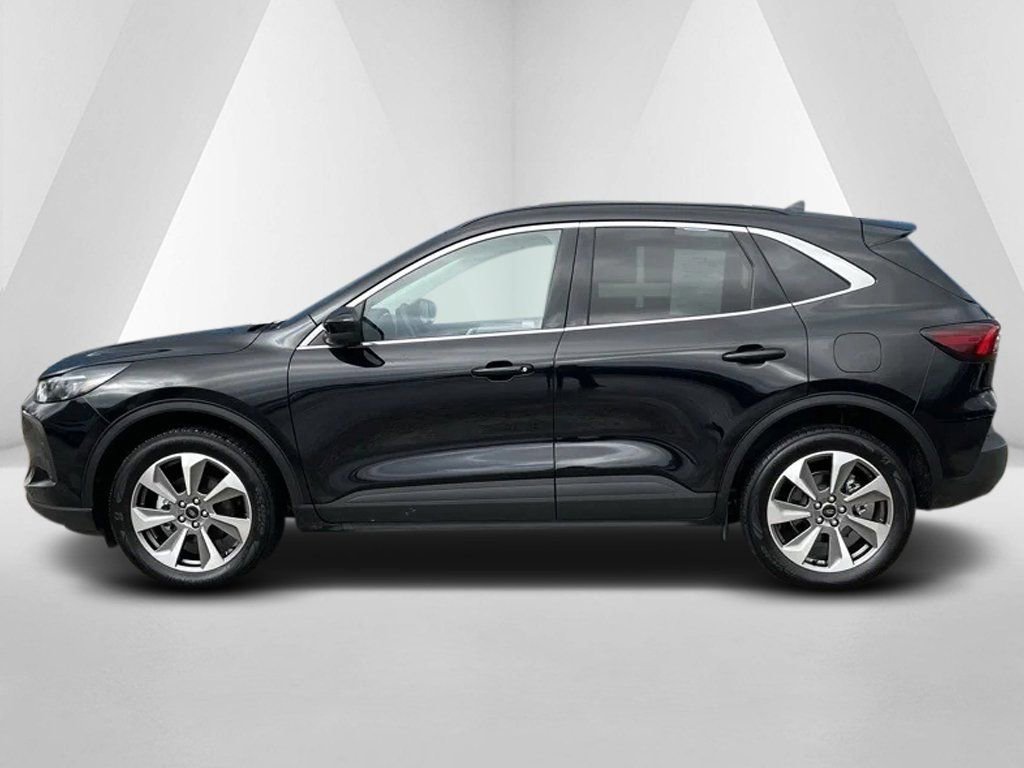 Used 2024 Ford Escape Platinum image 4