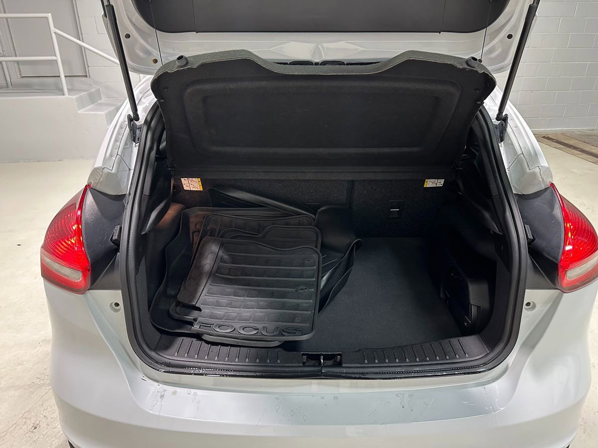 Used 2018 Ford Focus ST w/ Equipment Group 401A FWD image 9
