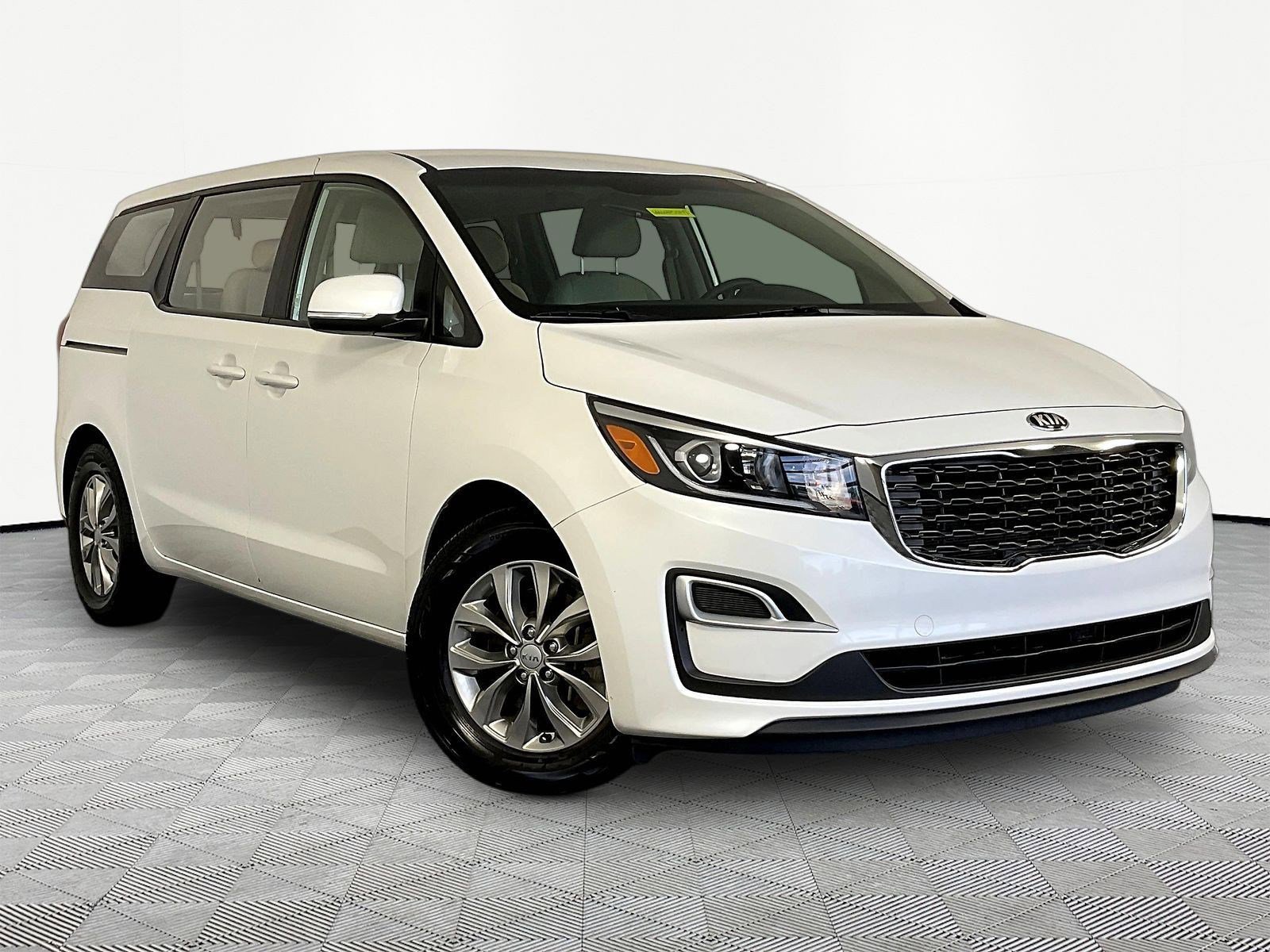 Used 2020 Kia Sedona L FWD image 3