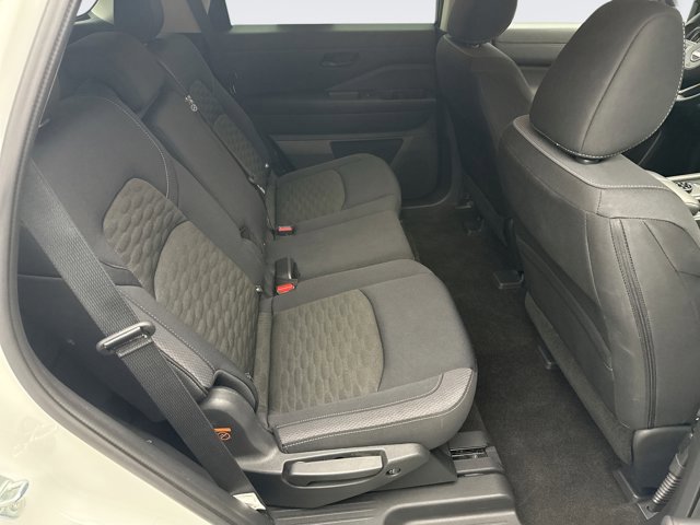 Used 2024 Nissan Pathfinder S image 17